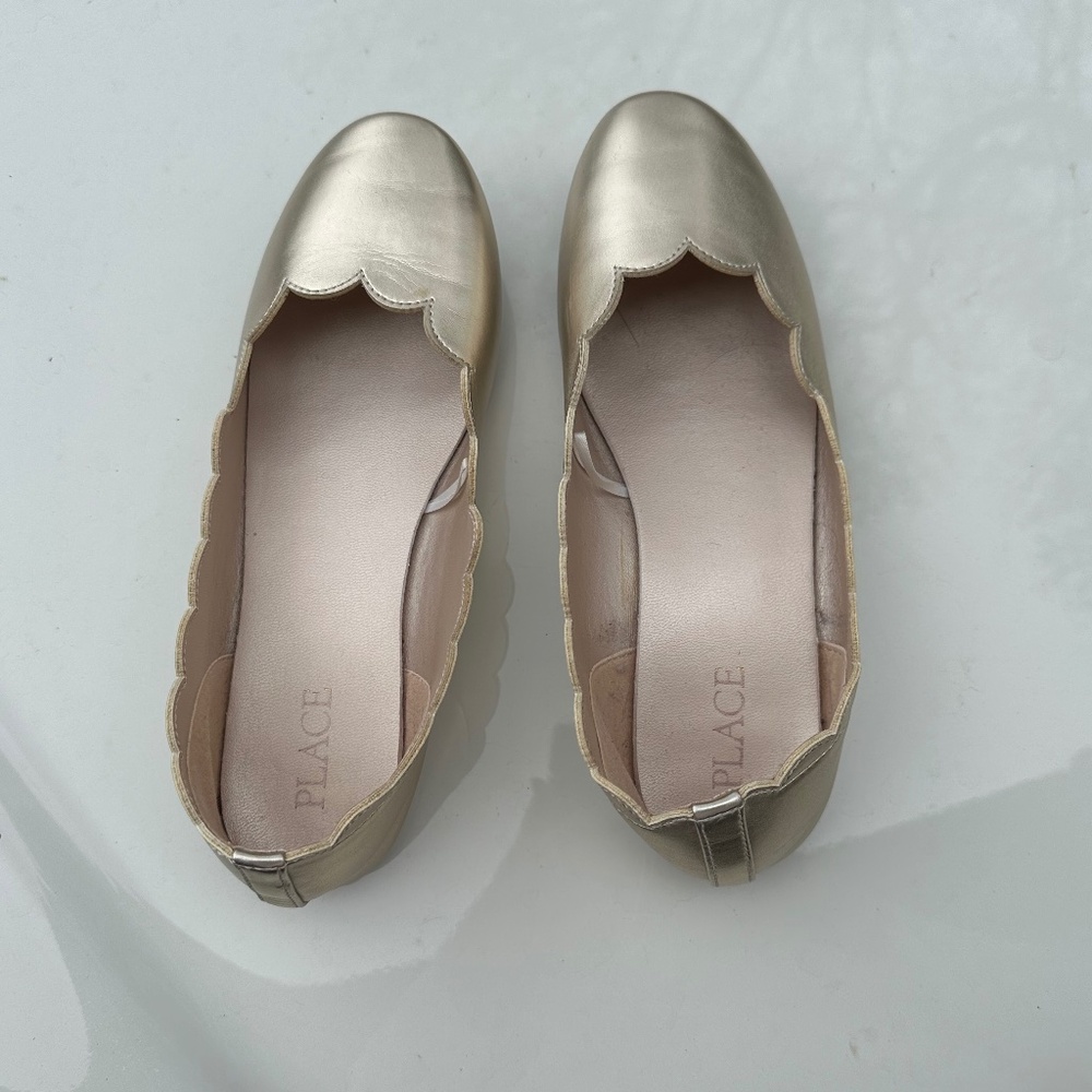 Girls gold scalloped edge flats